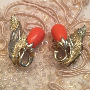 Vintage Sarah Coventry clip earrings
